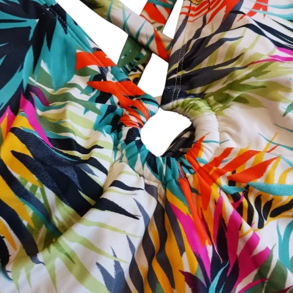 Shade & Shore Plunge Neck Tropical Swimsuit - Picture 4 of 10